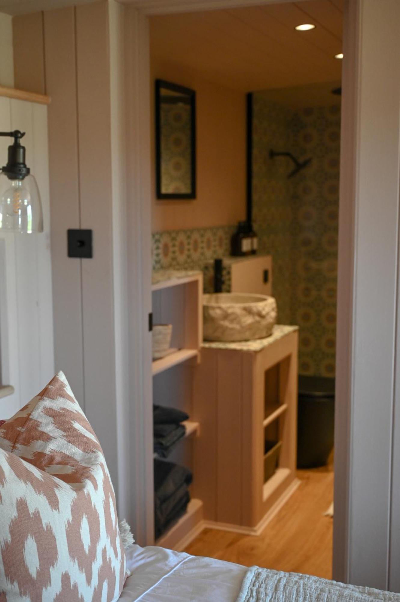 Hotel The Hut - A Shepherd'S Hut On Our Family Farm In Warwickshire Evesham Exteriér fotografie